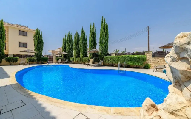 Private Roof Top Terrace Overlooking Pool in Pyla