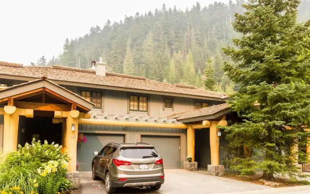 Family Home in Taulswood Ski In-Out