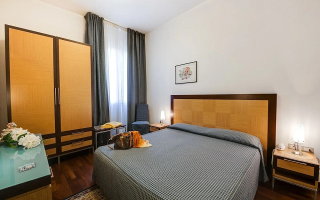 Hotel Aris