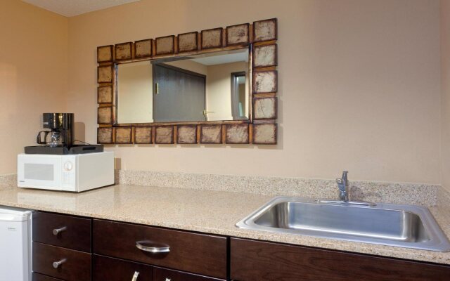 Holiday Inn Express & Suites Ashtabula-Geneva