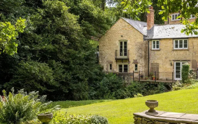 Fabulous Farmhouse in Hampshire