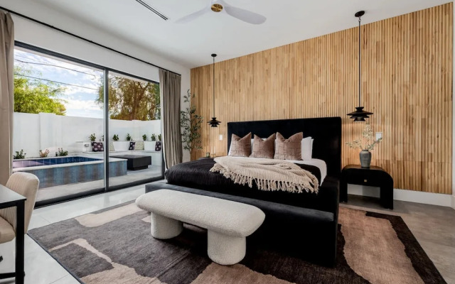 The Carlisle Experience 4 Showers Heated Pool