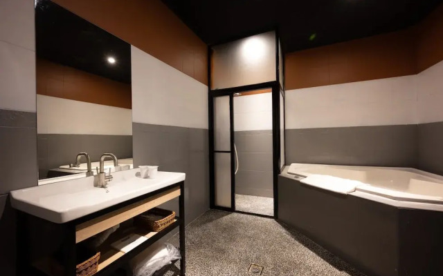 Yilan East Hotel