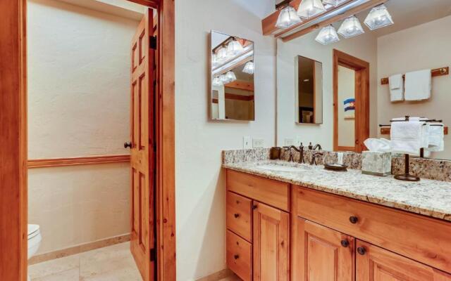 Kiva Lodge by East West Hospitality