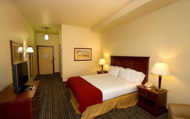 Holiday Inn Express and Suites Turlock by IHG