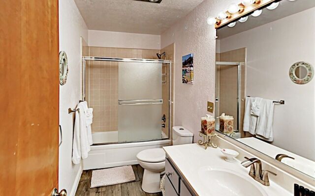 Peaceful Timber - 2 Br Home