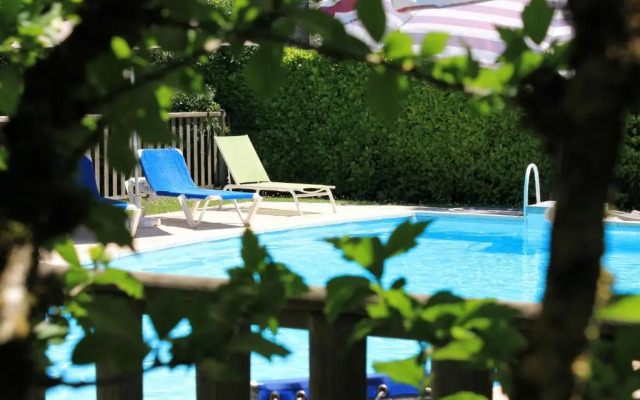 Logis Hotels  Auberge De La Tour   Hôtel Et Restaurant