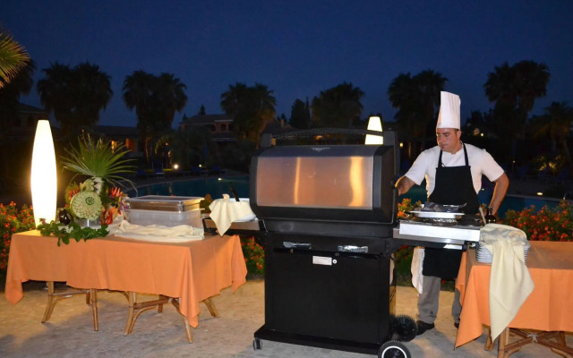 Lantana Resort Hotel & Apartments