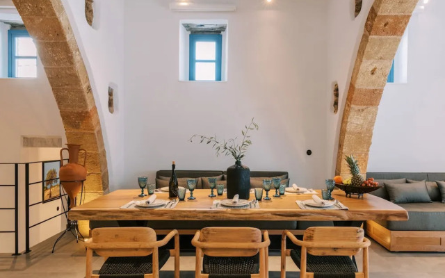 Kalathos Square Luxury Suites