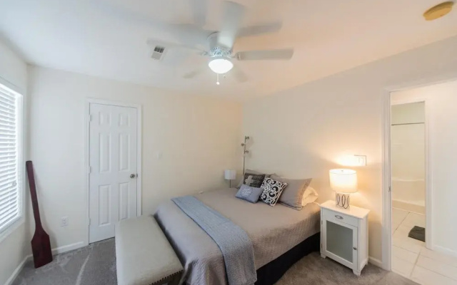 Lake-front Luxury 5bdrm on Kentucky Lake - JZ Vacation Rentals