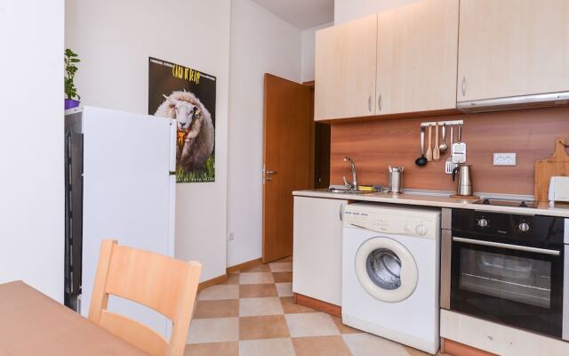 FM Deluxe 1-BDR Apartment - Artist's Place