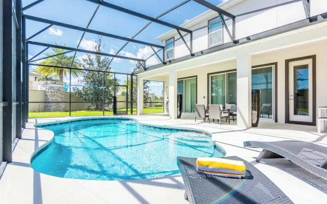 Relax in Style: Elegant Vacation Home in Orlando