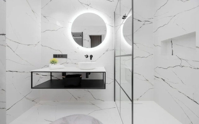 Apartment With Parking by Renters