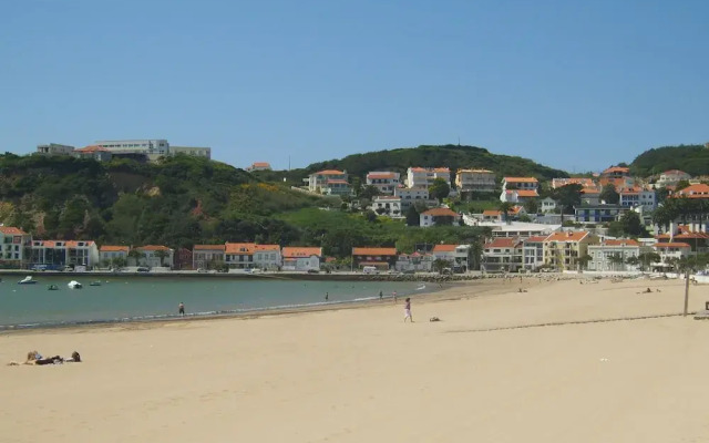 Attractive Holiday Home Near the Beach