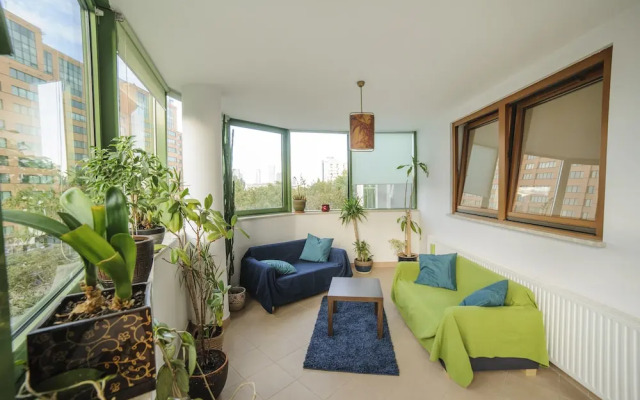 Warsaw Panorama Apartment