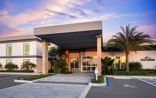 Star Suites By Riverside Theatre