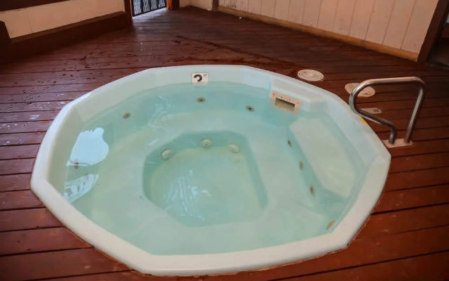 San Sierra #16 - Hot Tub, Sauna, Near Skiing!