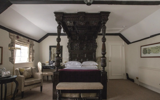 Macdonald Bear Hotel