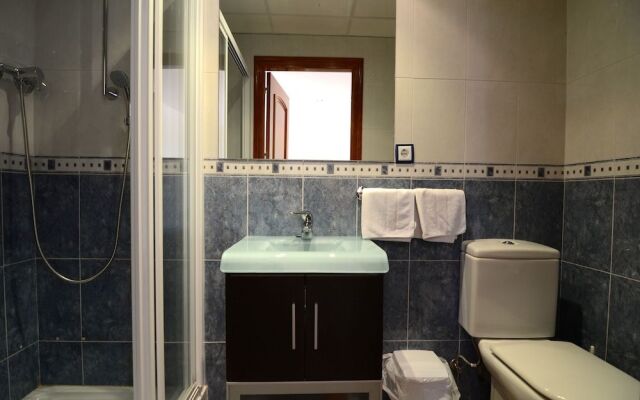 Apartamentos Hostal La Gola