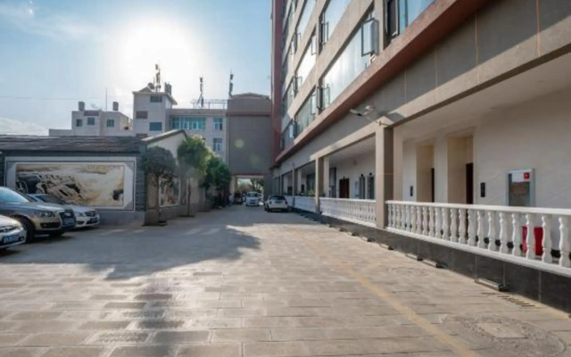 Baoshan Jiahu Hotel