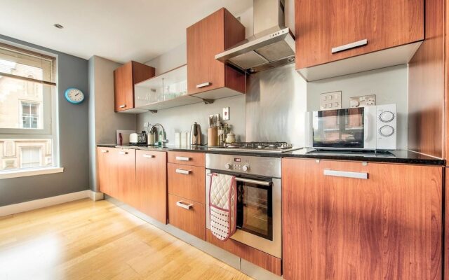 Modern 2 Bed Merchant City Apt With Lift