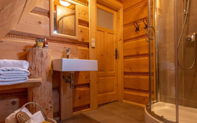 Apartamenty Willa Olsza - wood house & mountain view