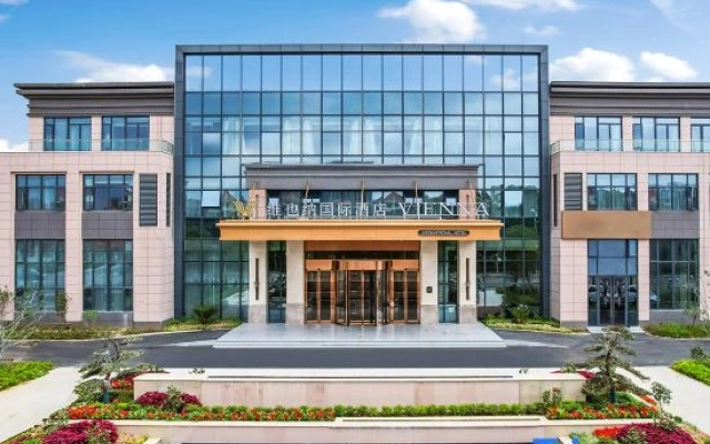 Vienna International Hotel (Tianhe Airport Pankong City Subway Station)