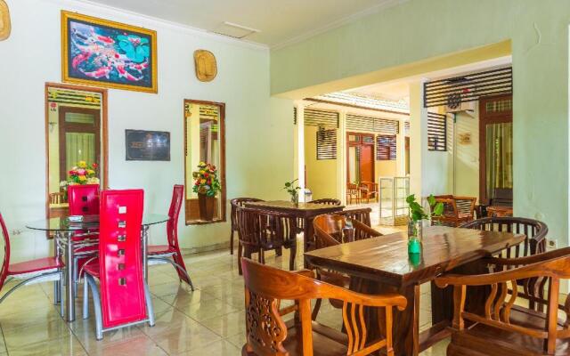 Super OYO 1682 Greenia Hotel