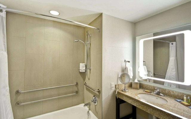 DoubleTree by Hilton Chicago Midway Airport