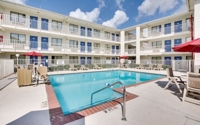 Motel 6 Columbia West