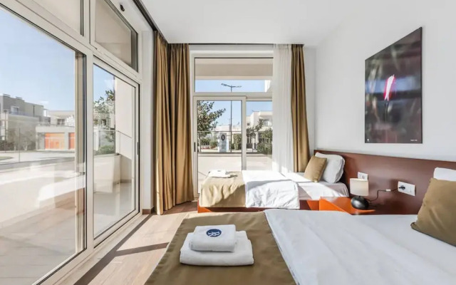 Spacious Apartment by the Beach - Tulipani