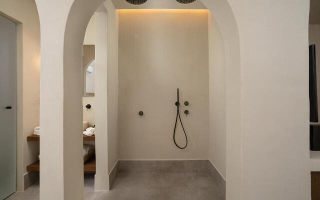 Polis of Naxos Stylish Suites