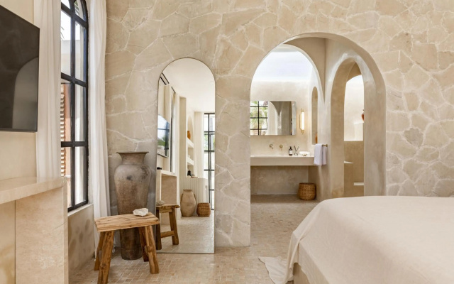 Luxe & Unique Honeymoon Bocami Suites-1 By Azure – Guest Rooms – Kerobokan Kelod