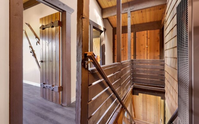 1976-bear Cabin 3 Bedroom Home by RedAwning