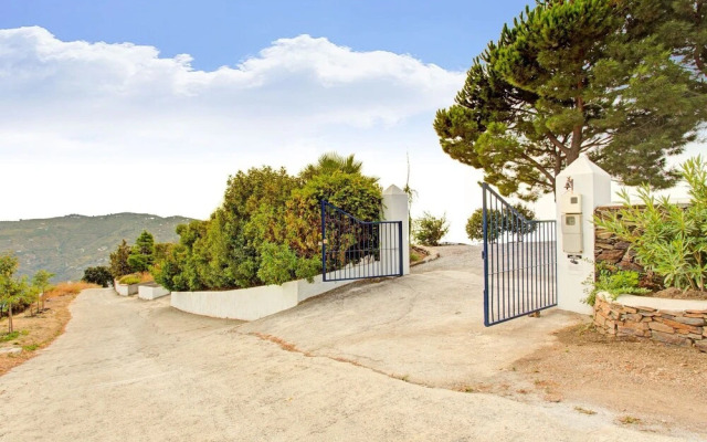 Serene Holiday Home in Sayalonga With Private Pool