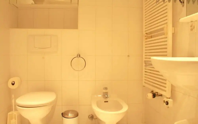 Spacious & Central - Rainbow B