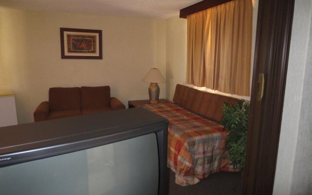 Hotel Las Palmas Midway Inn