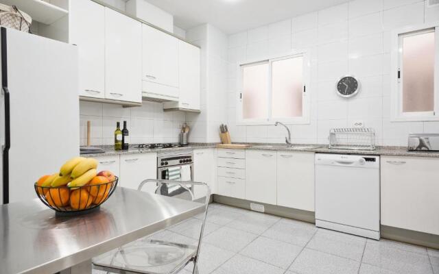 Large & beautiful apartment 4min from Passeig de Gràcia