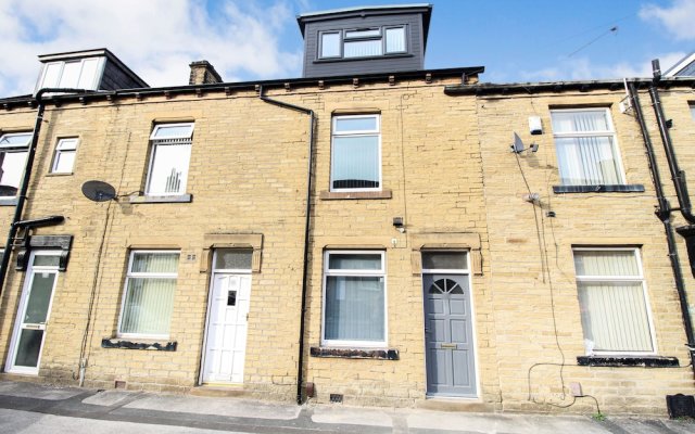 Remarkable 4-bed House in Bradford