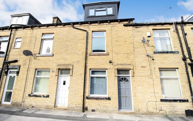 Remarkable 4-bed House in Bradford