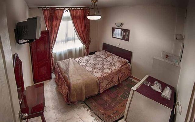 Gollestan Hotel