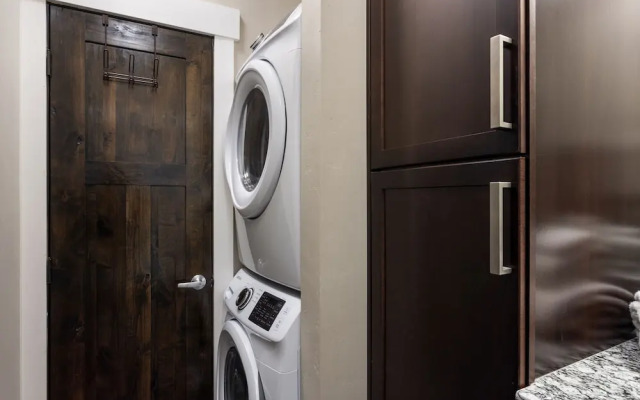 The Yellowstone Hideaway Unit C