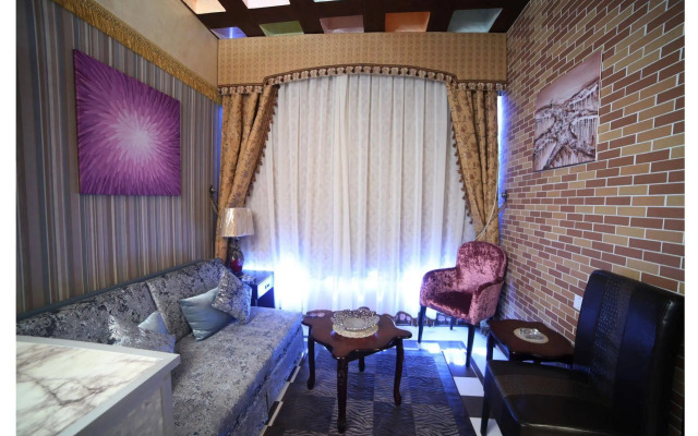 Roomi Suites Hotel