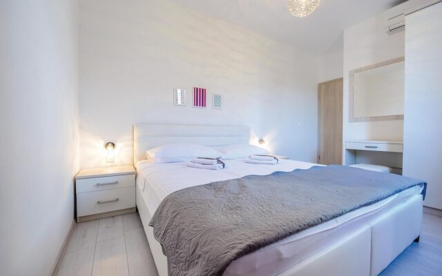 Beautiful Home in Cavtat With Wifi and 1 Bedrooms