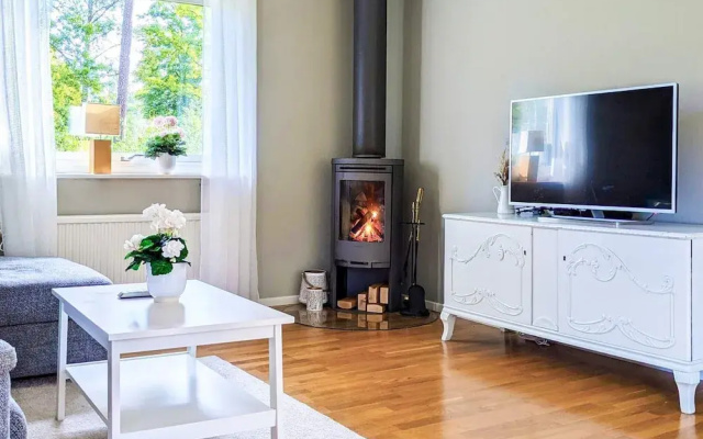 6 Person Holiday Home With Garden-by Traum