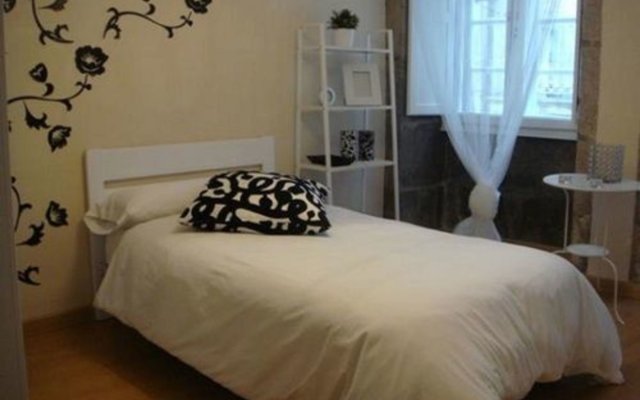 Santiago de Compostela 100068 4 Bedroom Apartment By Mo Rentals