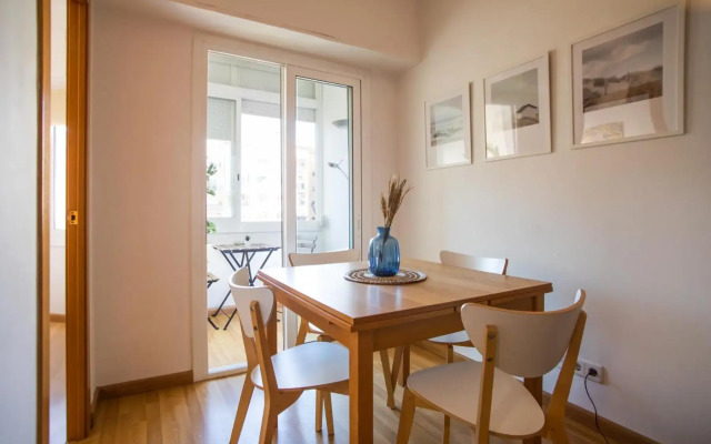 51FLO4-Well located apartment in Sant Antoni
