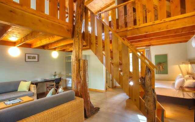Awaroa Lodge