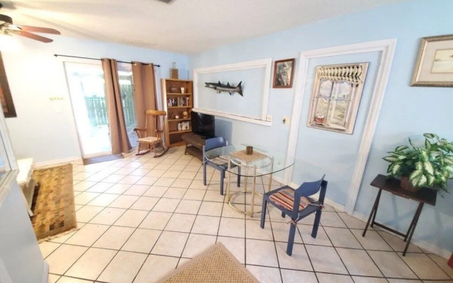 Three Bedroom, 2 Bath With Amazing Views From Balcony - Hidden Treasure