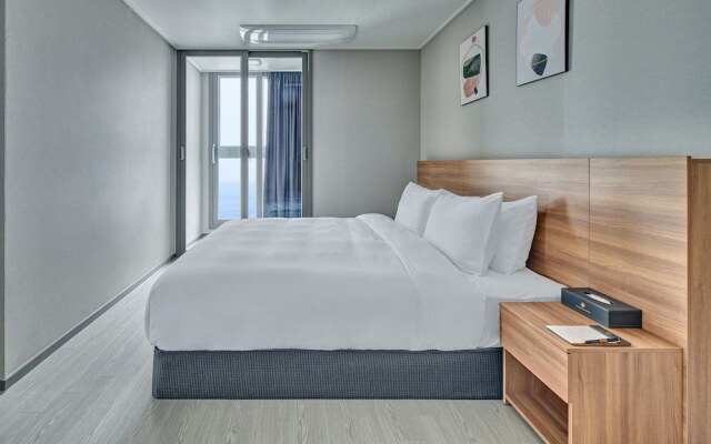 Gangneung Chonpines Ocean Suites Hotel